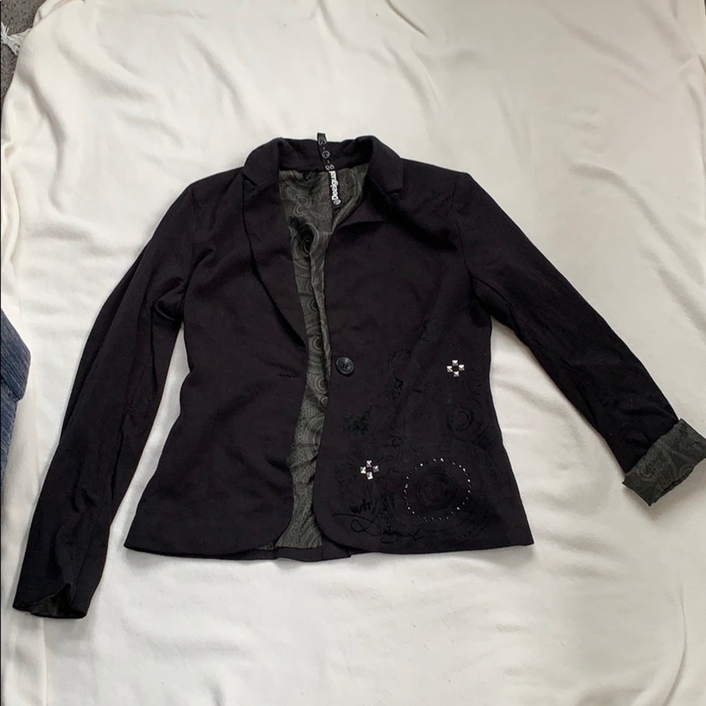 Cute black patterned blazer